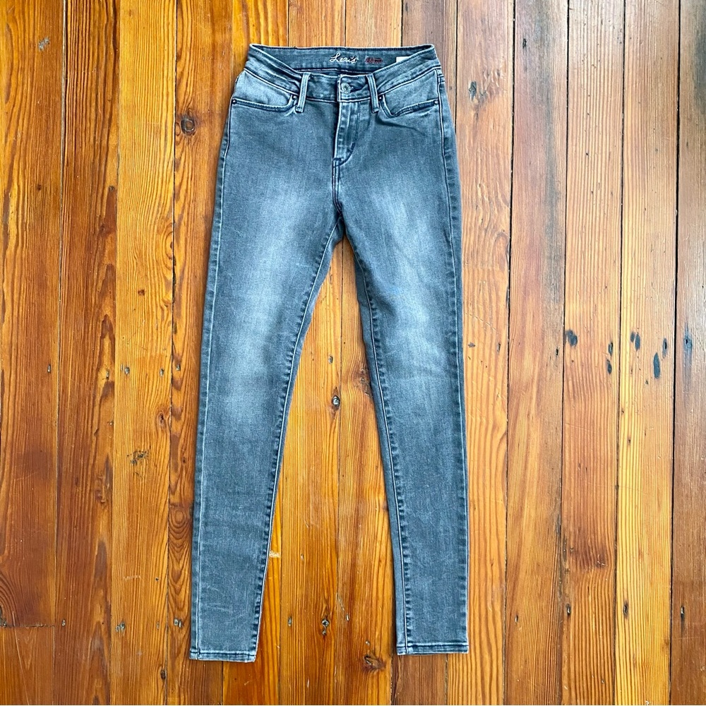 Levi’s Silver Tab Jeggjng in gray